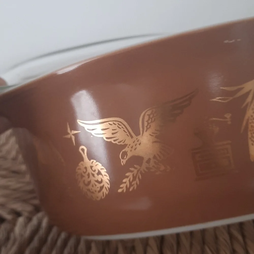 Pyrex casserole dish